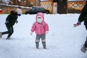 برف بازی گلشهری‌ها در محله ثامن &raquo; پایگاه خبری پورسینا