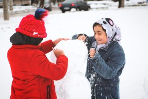برف بازی گلشهری‌ها در محله ثامن &raquo; پایگاه خبری پورسینا