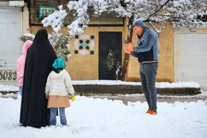 برف بازی گلشهری‌ها در محله ثامن &raquo; پایگاه خبری پورسینا