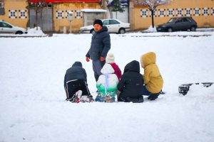 برف بازی گلشهری‌ها در محله ثامن &raquo; پایگاه خبری پورسینا