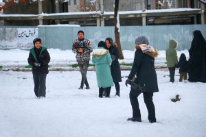 برف بازی گلشهری‌ها در محله ثامن &raquo; پایگاه خبری پورسینا