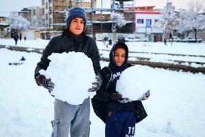 برف بازی گلشهری‌ها در محله ثامن &raquo; پایگاه خبری پورسینا