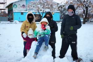 برف بازی گلشهری‌ها در محله ثامن &raquo; پایگاه خبری پورسینا