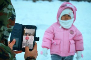 برف بازی گلشهری‌ها در محله ثامن &raquo; پایگاه خبری پورسینا