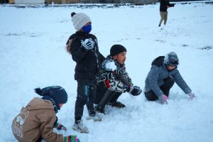 برف بازی گلشهری‌ها در محله ثامن &raquo; پایگاه خبری پورسینا